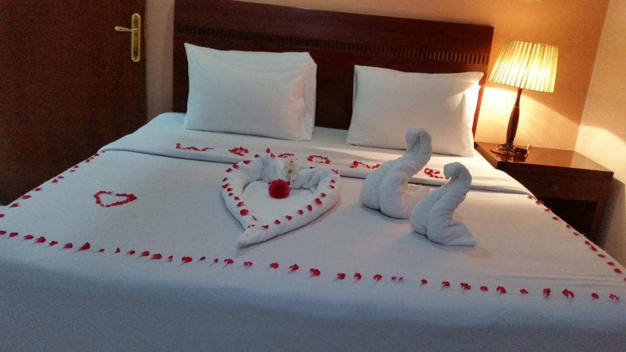 Continental Suite Farwaniya Kuwait City Eksteriør bilde