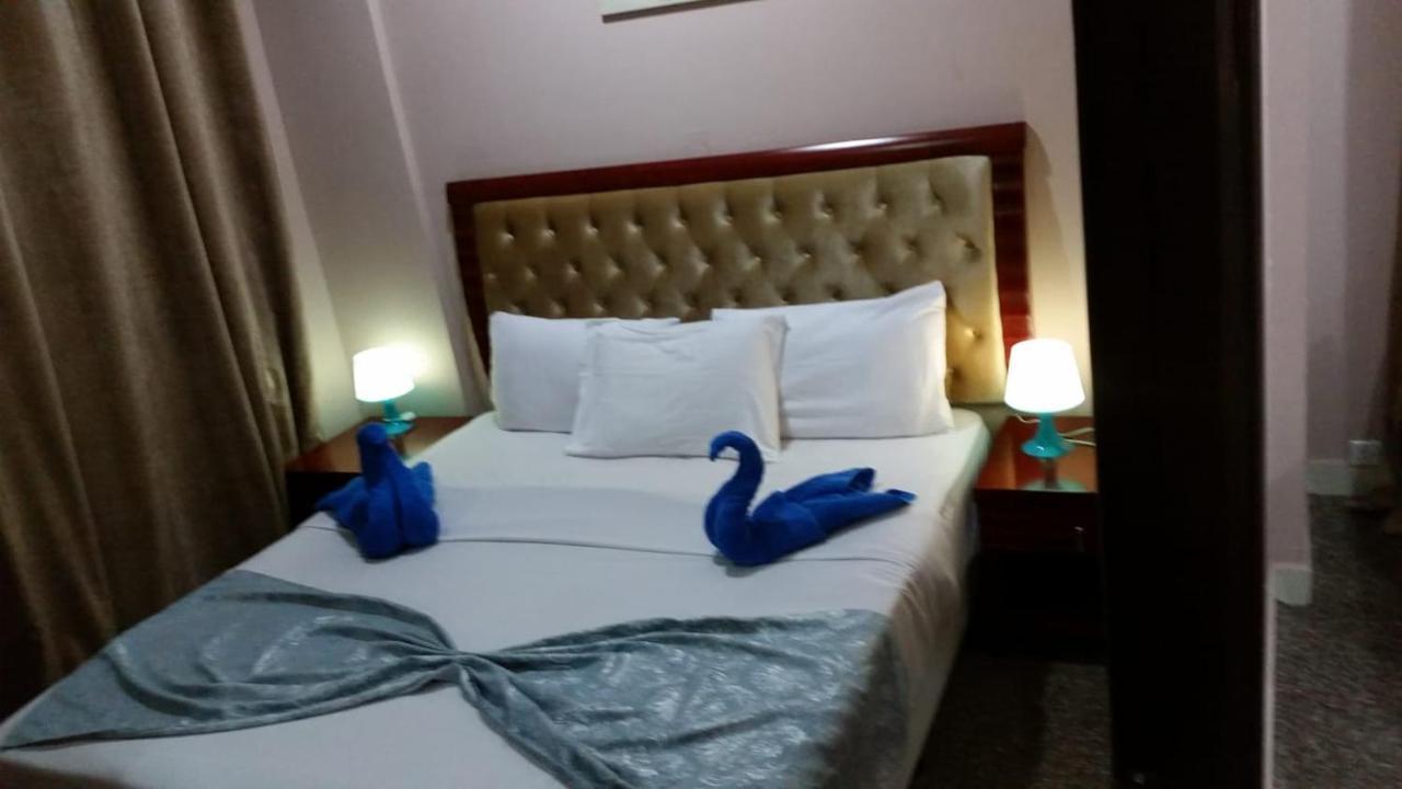 Continental Suite Farwaniya Kuwait City Eksteriør bilde