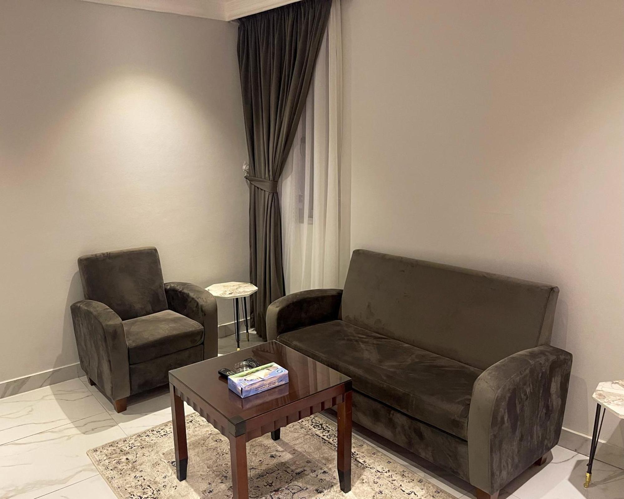 Continental Suite Farwaniya Kuwait City Eksteriør bilde