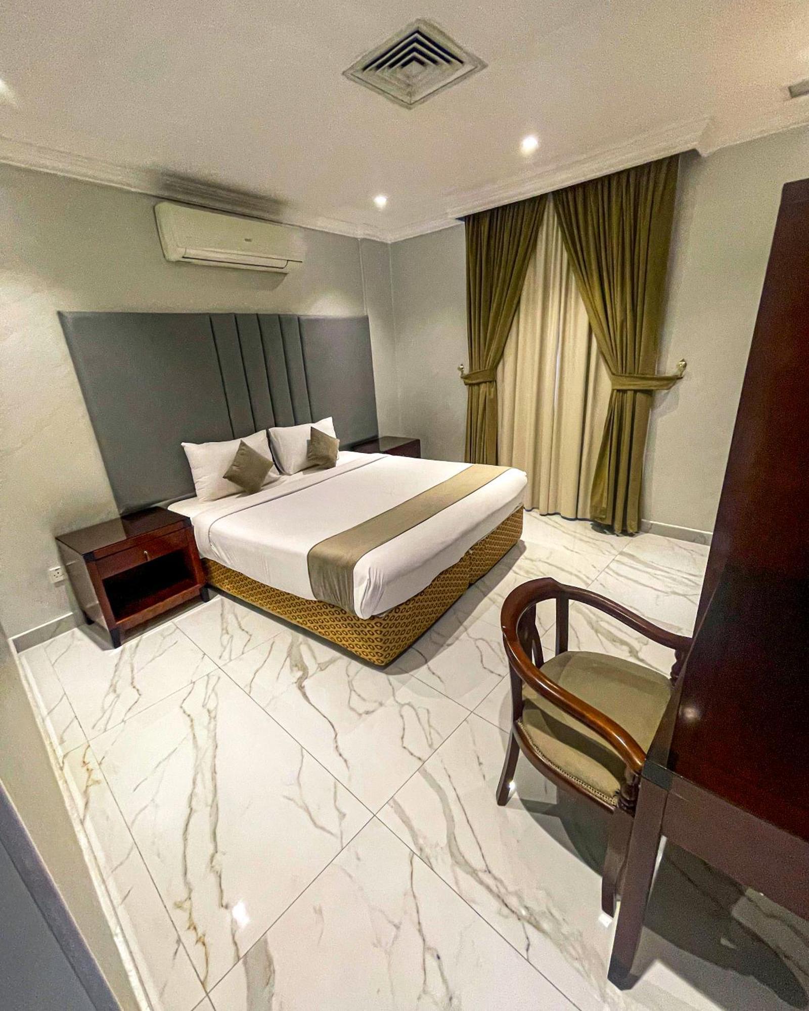 Continental Suite Farwaniya Kuwait City Eksteriør bilde