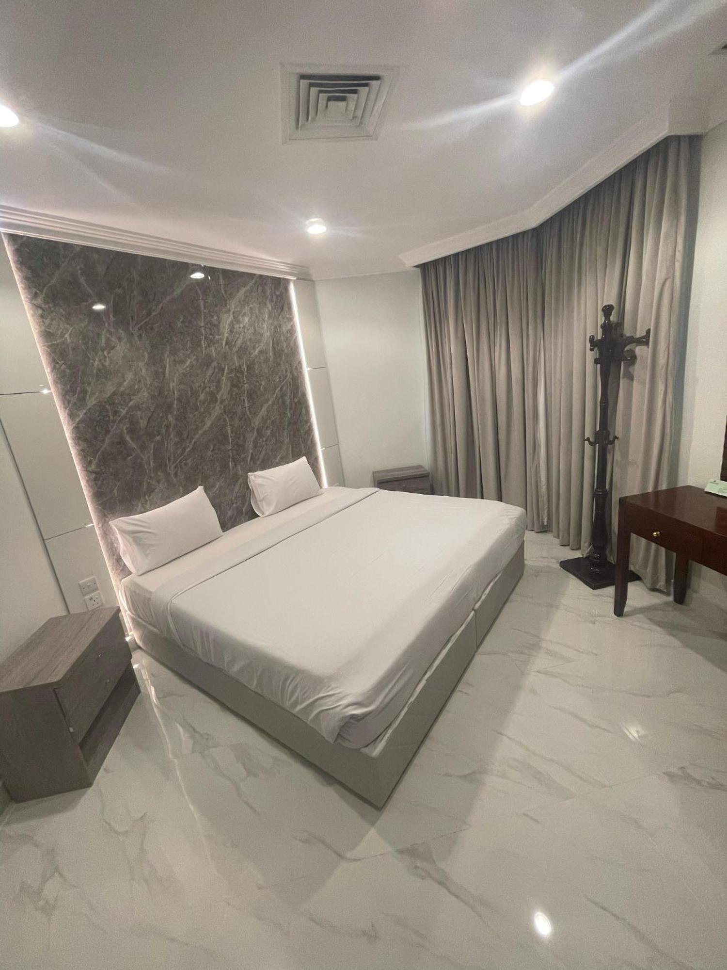 Continental Suite Farwaniya Kuwait City Eksteriør bilde