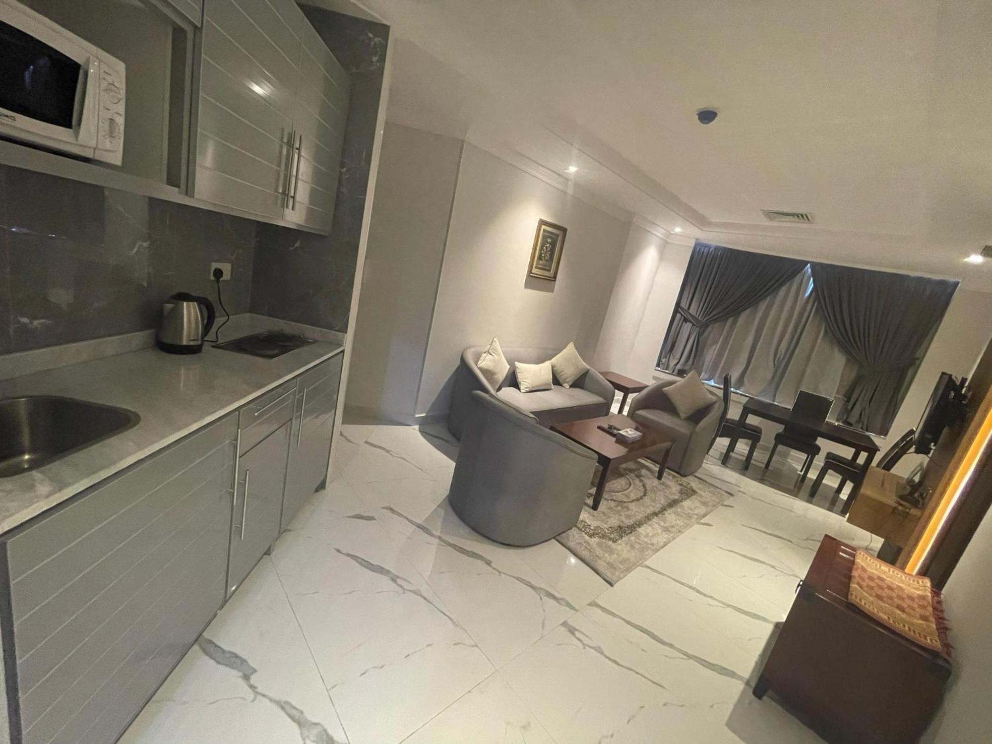 Continental Suite Farwaniya Kuwait City Eksteriør bilde