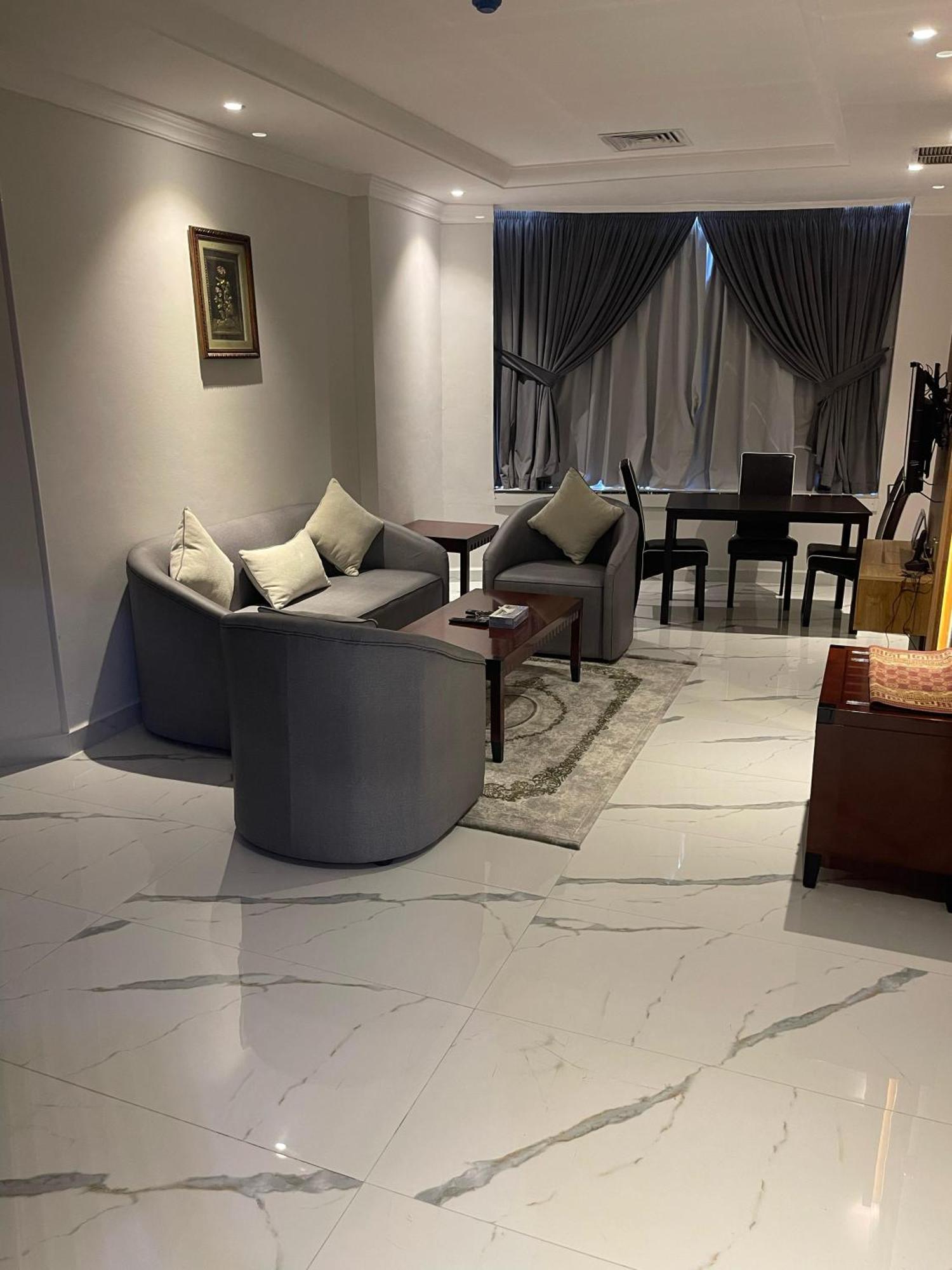 Continental Suite Farwaniya Kuwait City Eksteriør bilde