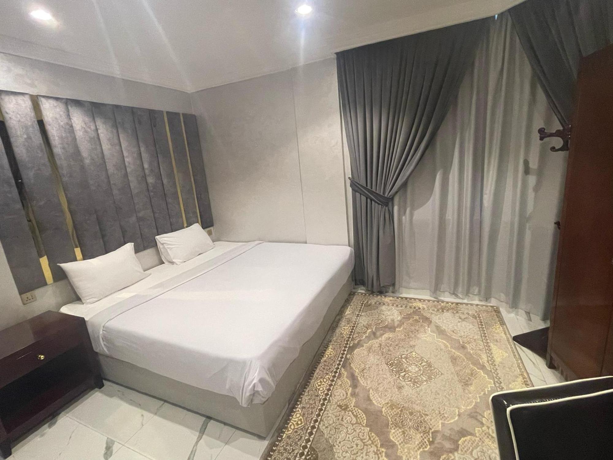 Continental Suite Farwaniya Kuwait City Eksteriør bilde