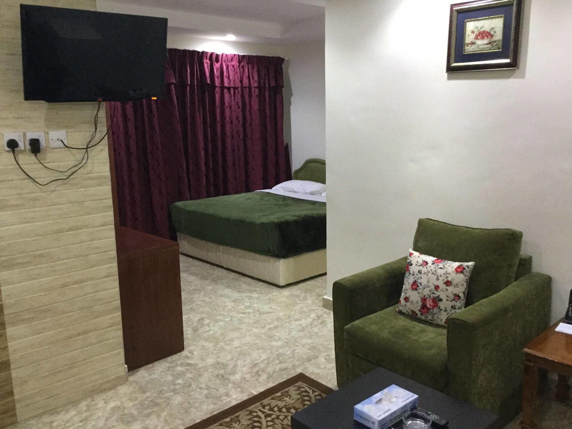 Continental Suite Farwaniya Kuwait City Eksteriør bilde