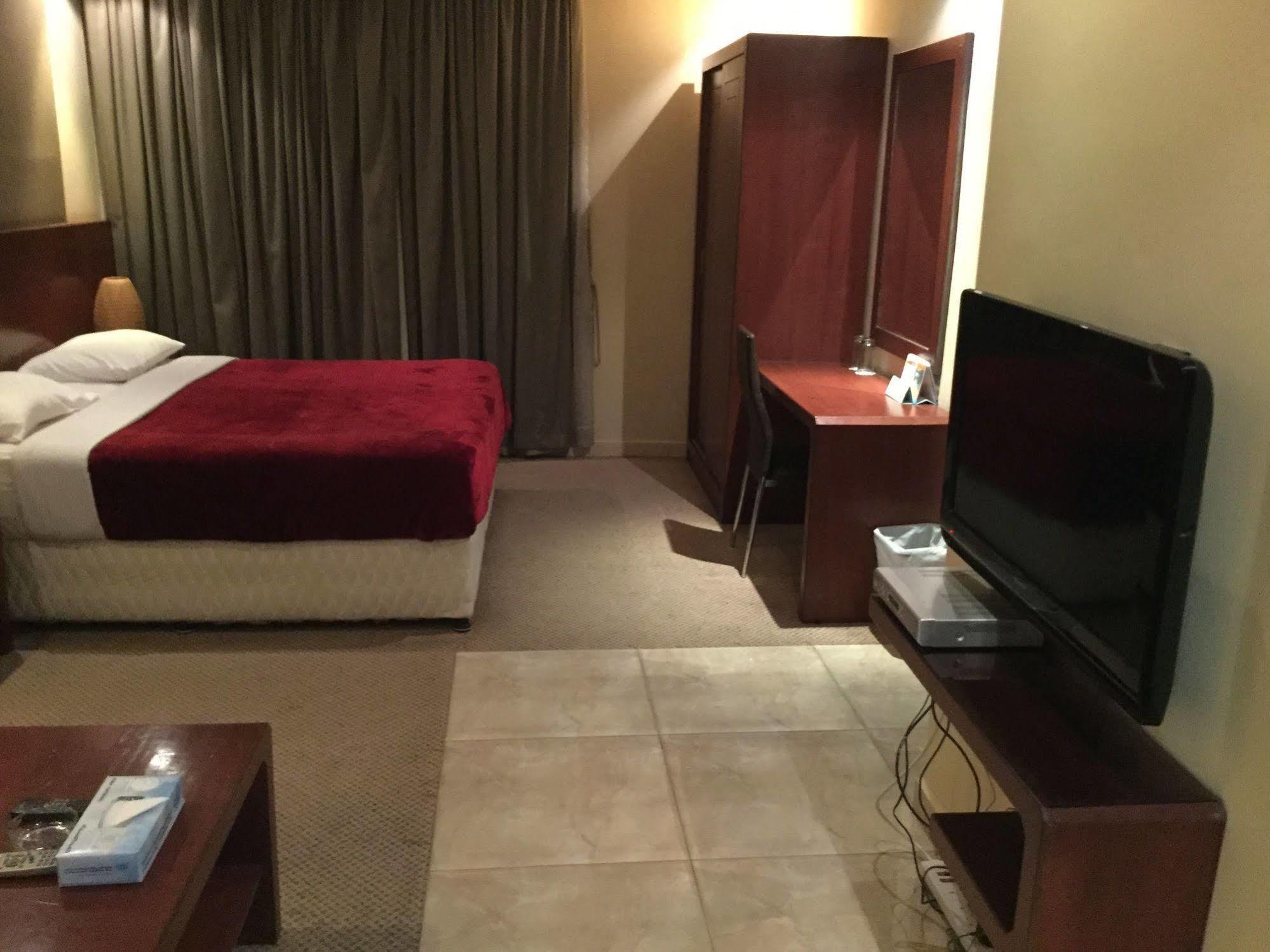 Continental Suite Farwaniya Kuwait City Eksteriør bilde